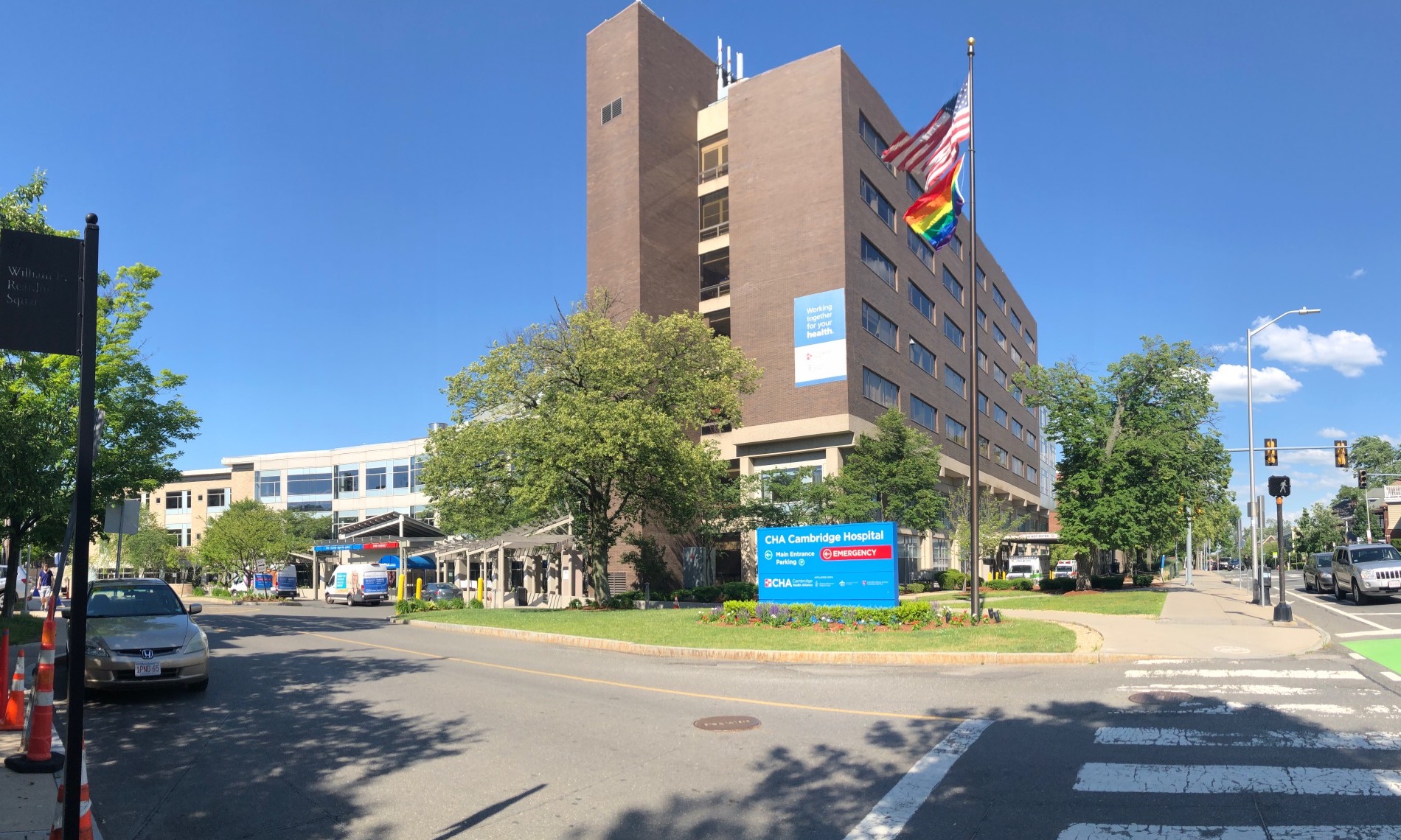 Exterior image of CHA Cambridge Hospital, panarama including main entrance