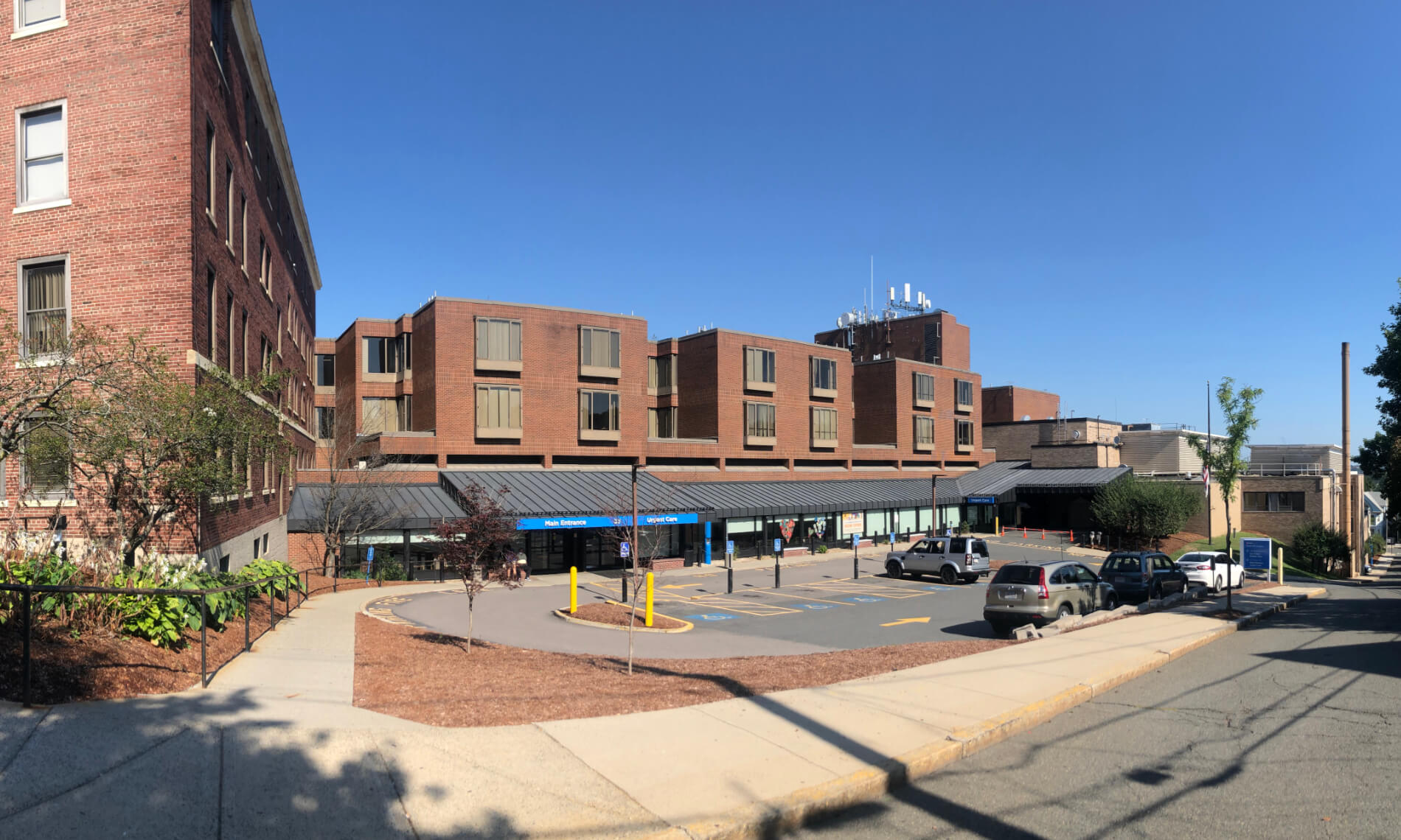 Exterior image of CHA Somerville Campus, main entrance