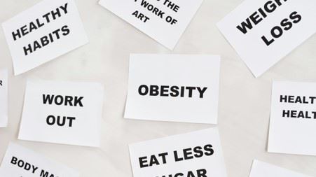Black and white cards on a board with weight loss information