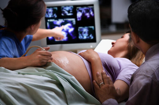 Ultrasound procedure with expetant mother