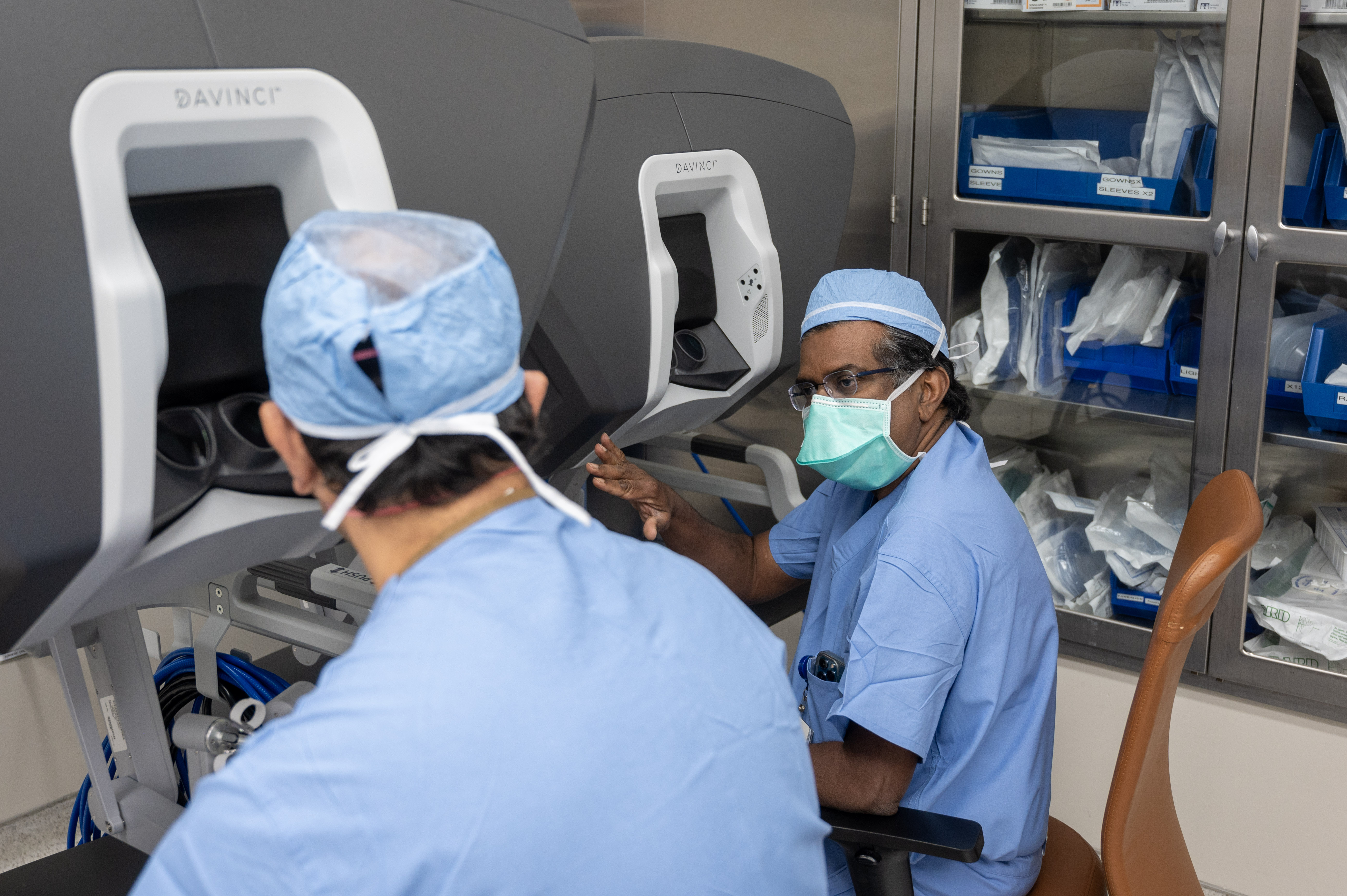 CHA surgeons use the daVinci Xi robot to improve patient care